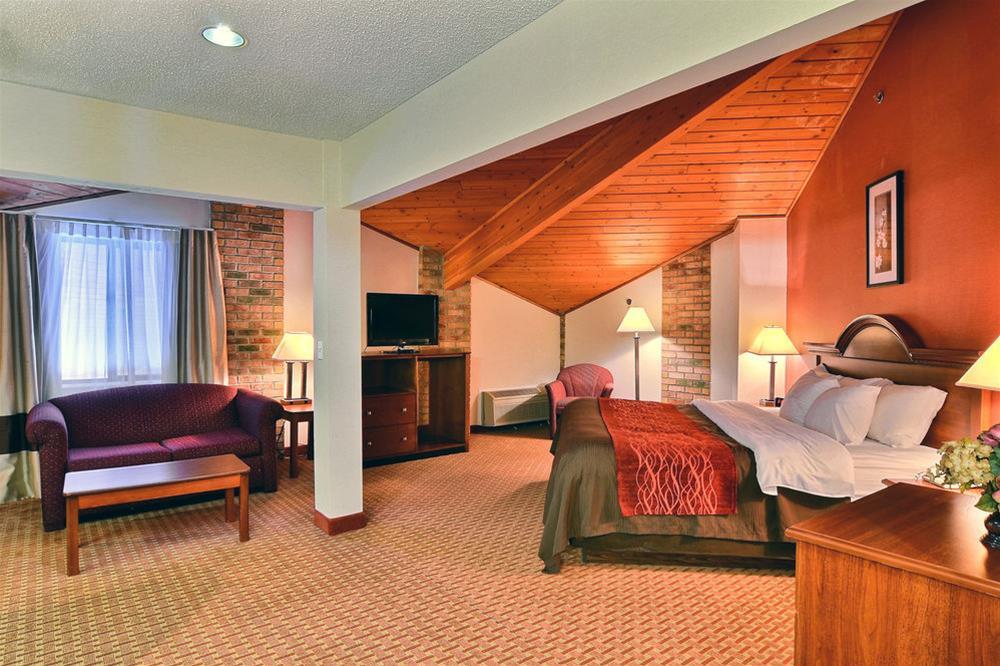 Quality Inn East Liverpool Exterior photo