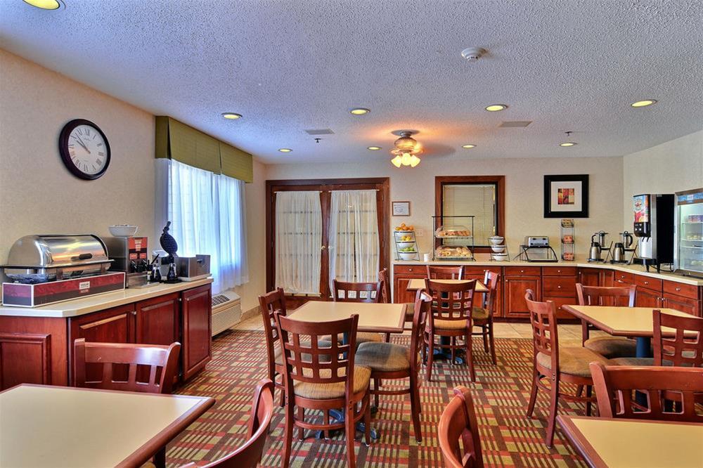 Quality Inn East Liverpool Exterior photo