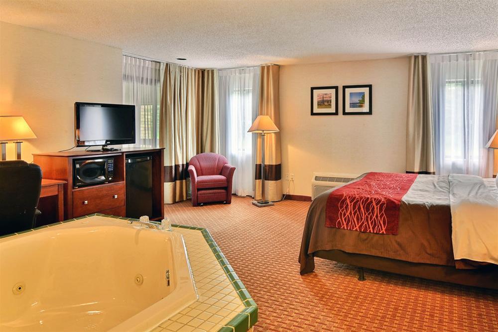 Quality Inn East Liverpool Exterior photo