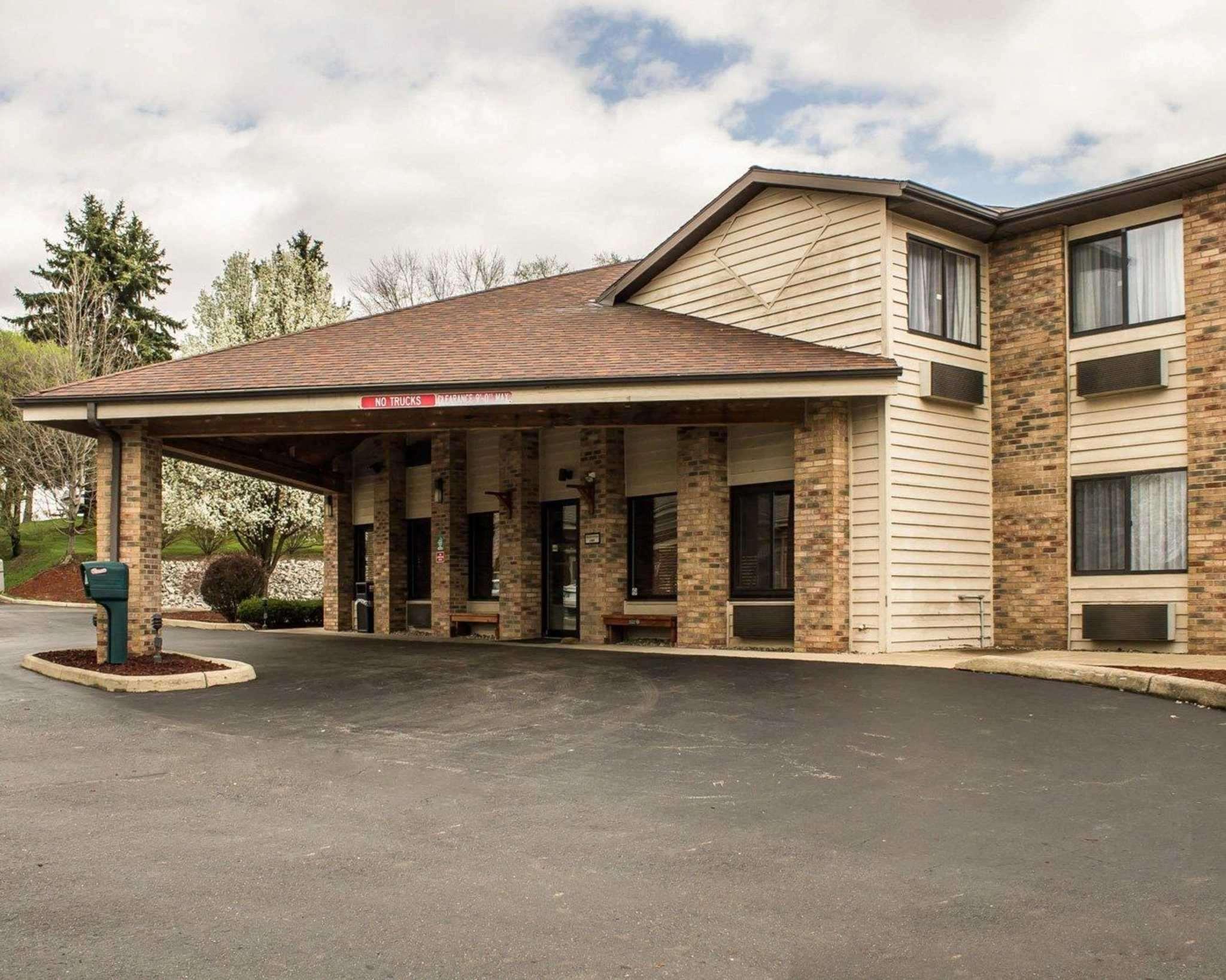 Quality Inn East Liverpool Exterior photo
