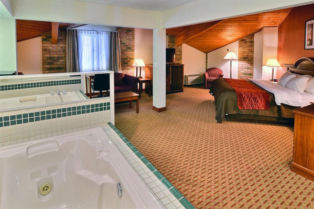Quality Inn East Liverpool Exterior photo