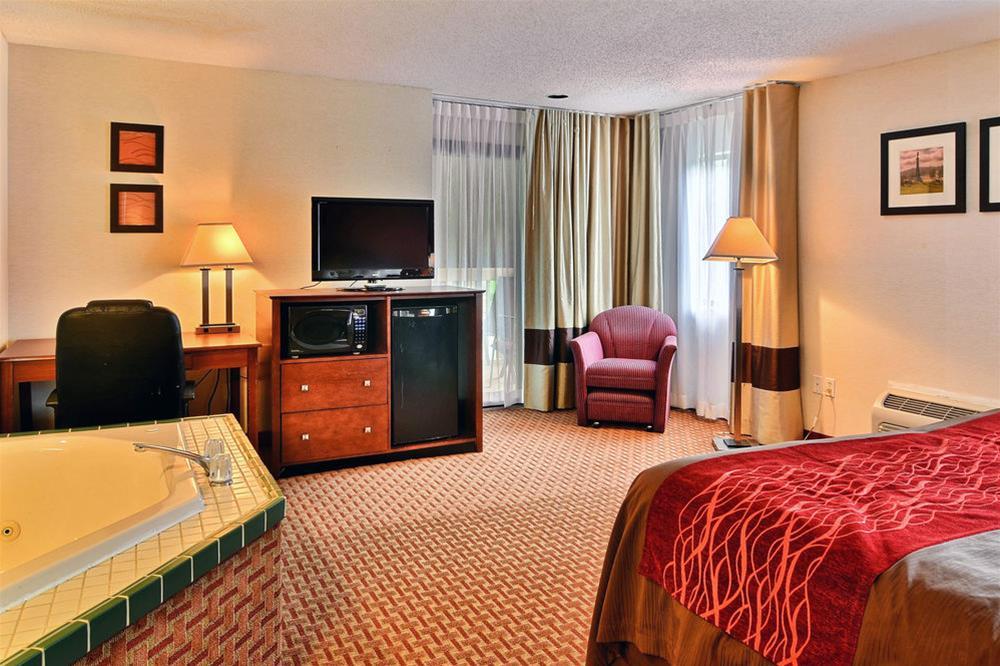 Quality Inn East Liverpool Exterior photo