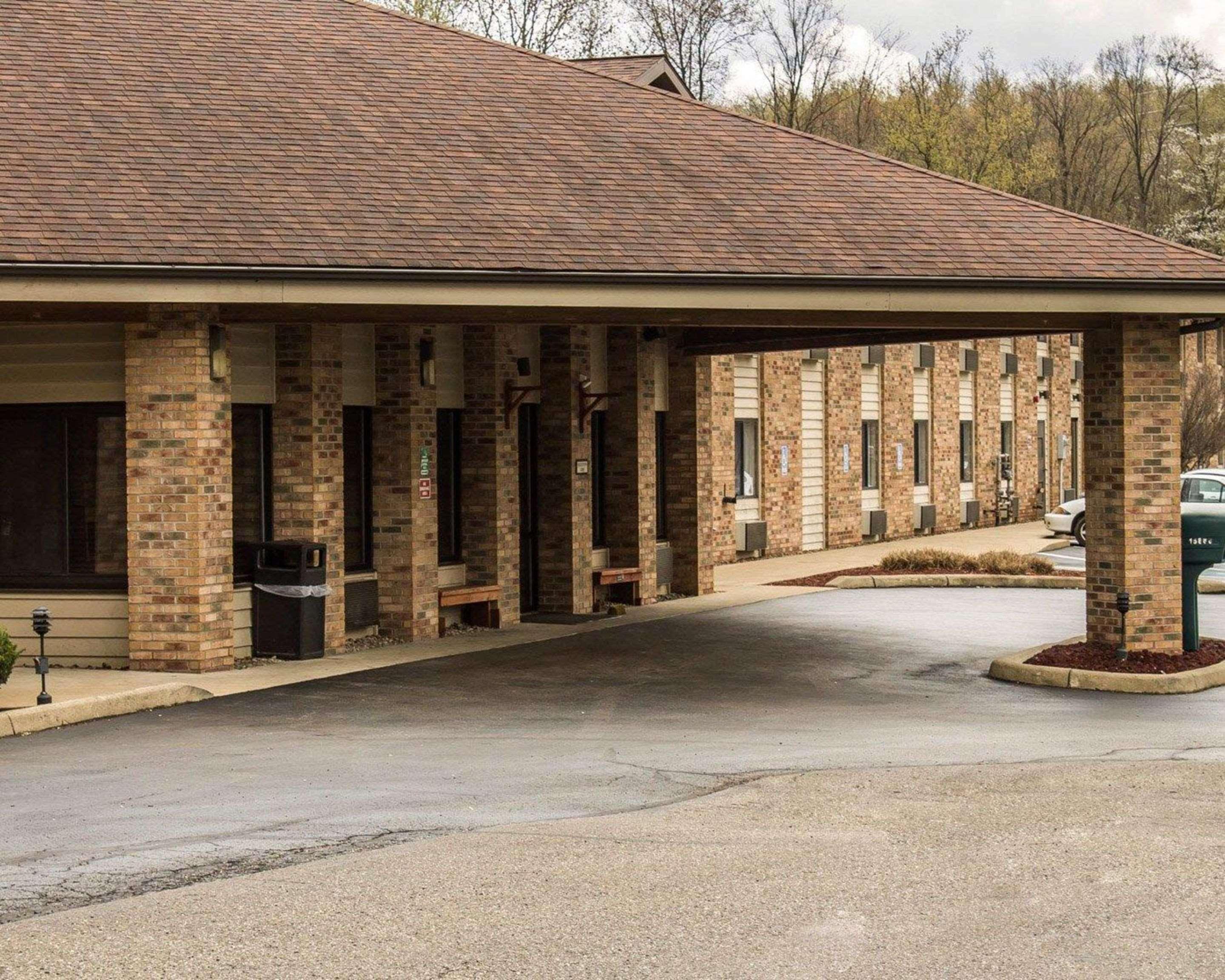 Quality Inn East Liverpool Exterior photo