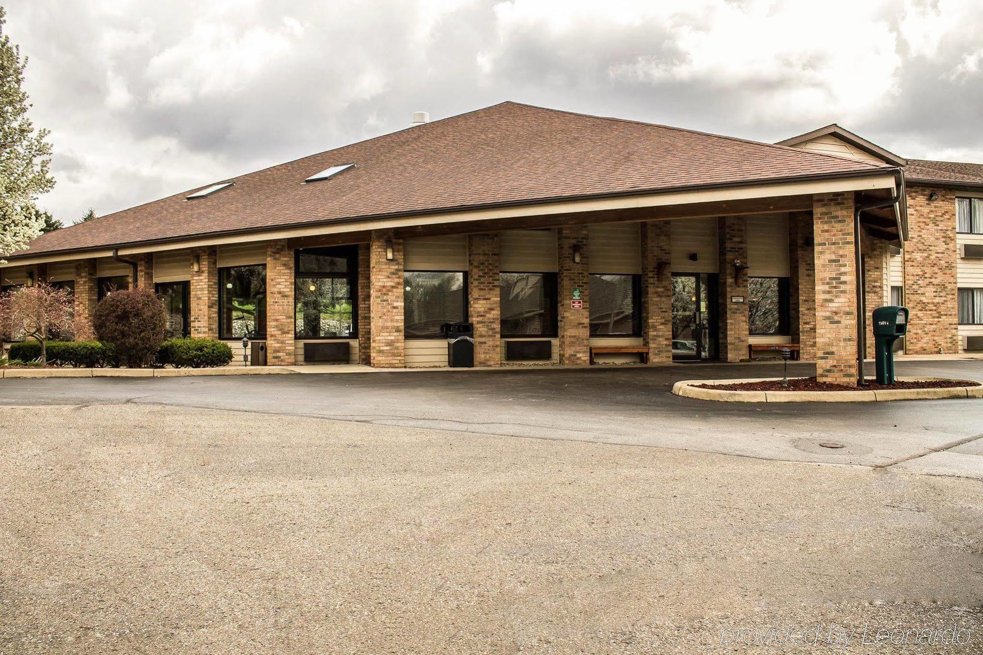 Quality Inn East Liverpool Exterior photo
