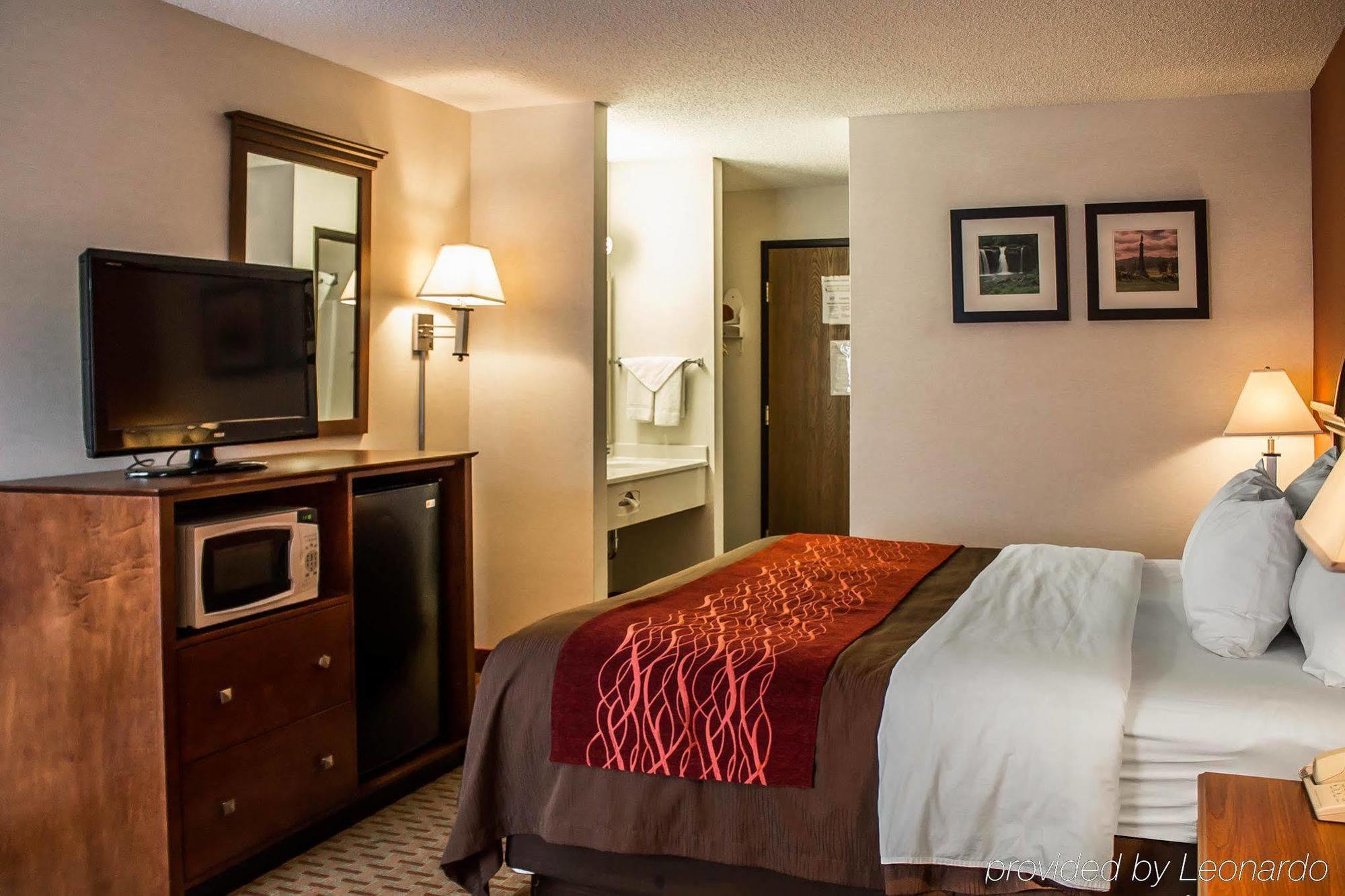 Quality Inn East Liverpool Exterior photo
